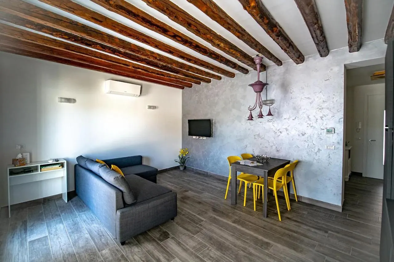 Apartment Yellow Garden Venice