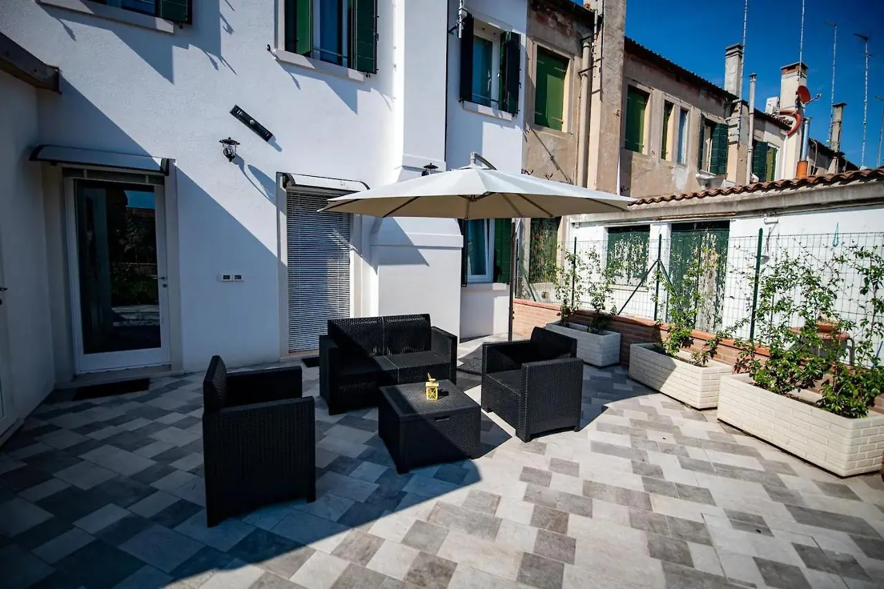 Apartment Yellow Garden Venice