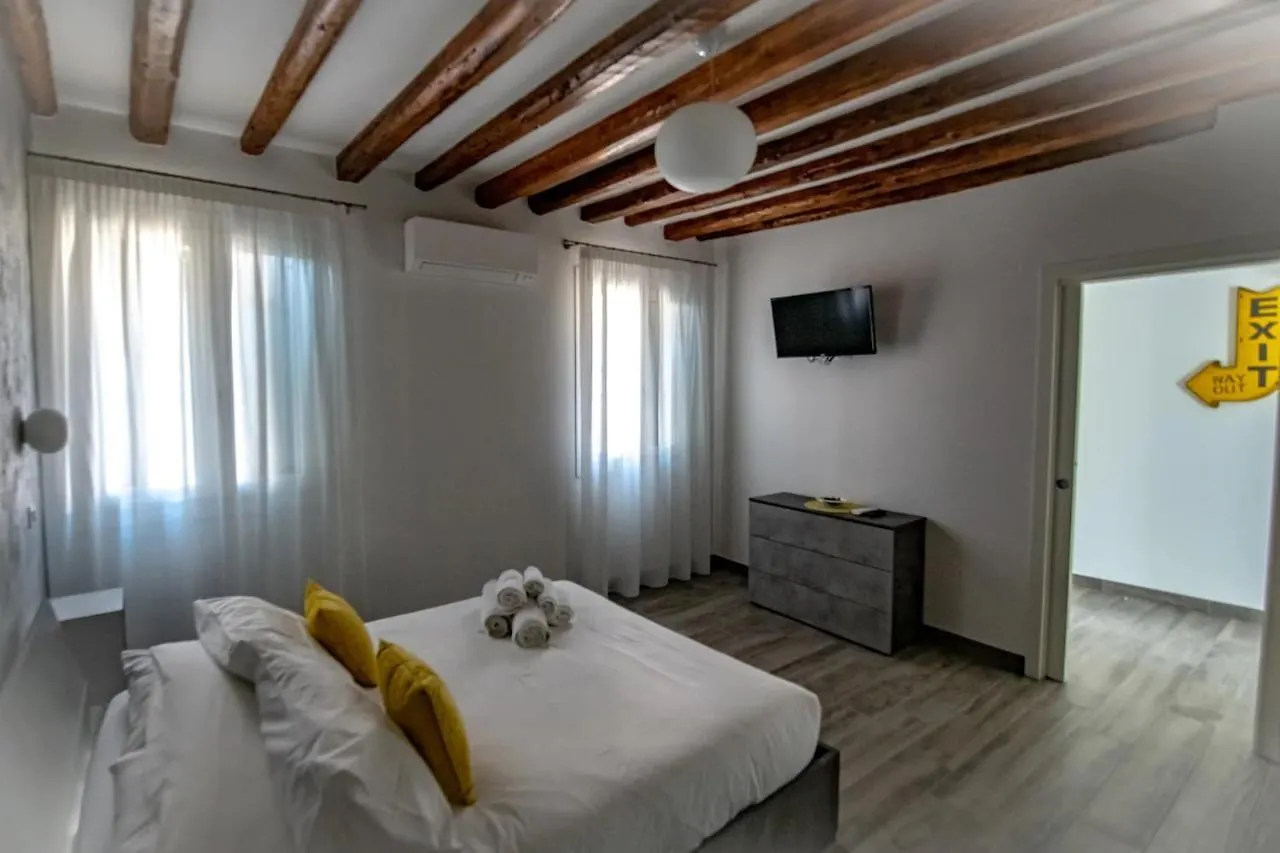 Yellow Garden Venice Apartment