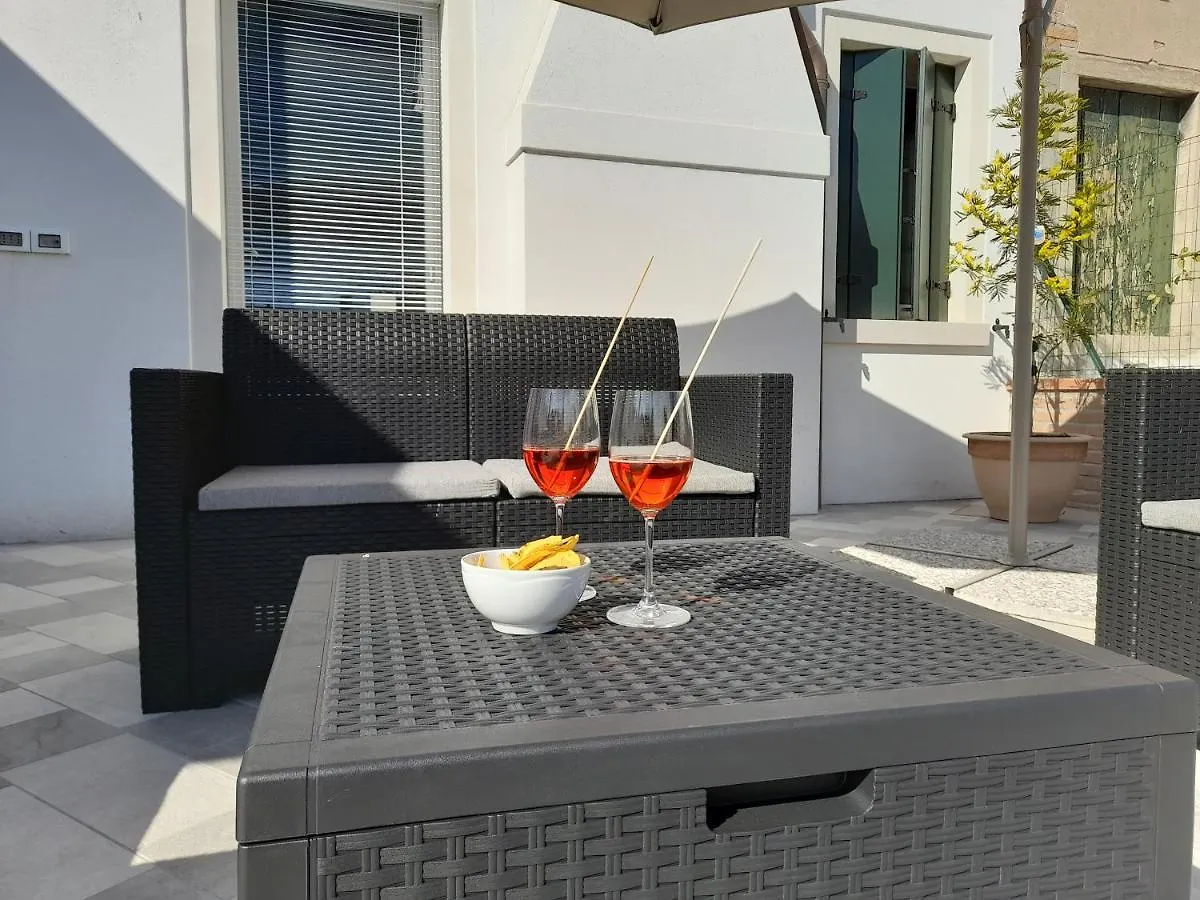 Yellow Garden Venice Apartment
